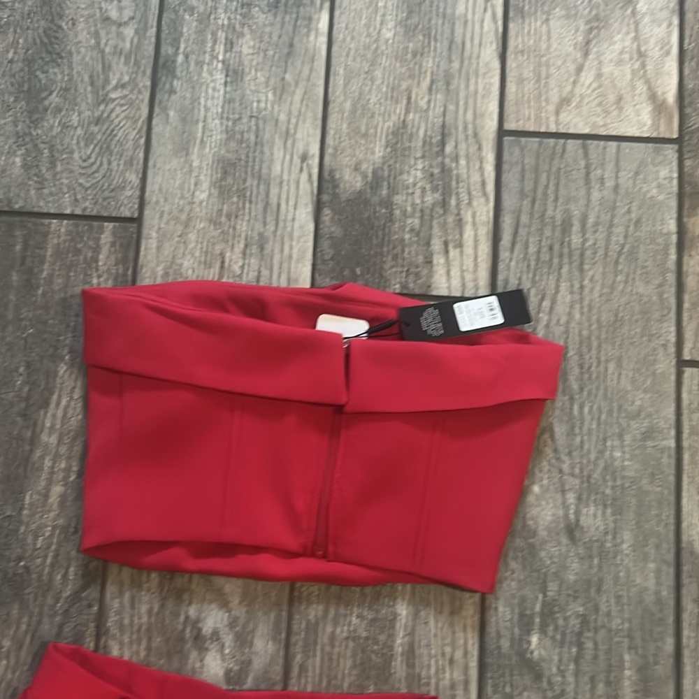 Red Strapless Set - Picture 7 of 10